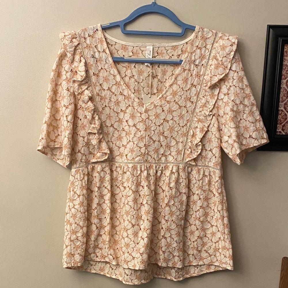 Love Cream/Light Pink Floral Lace Blouse with Ruffles 🆕
